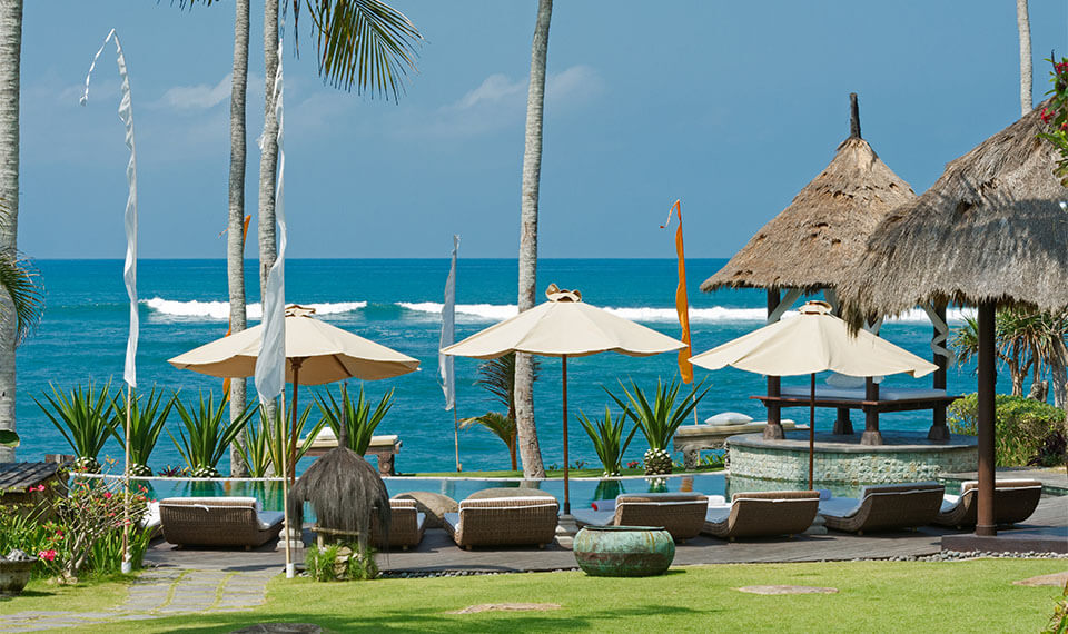 Taman Ahimsa - Poolside beachfront